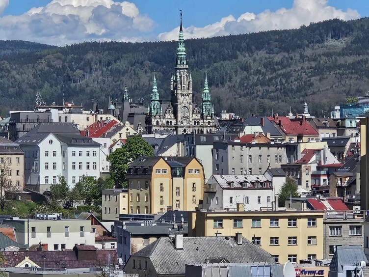 Úvodní obrázek stránky aktuality - záběr radnice